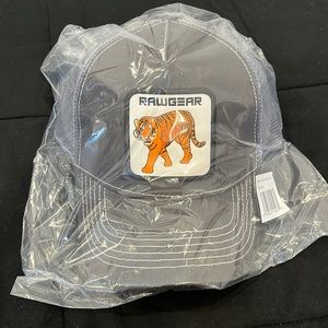 Snapback Trucker Tiger Hat — Grey